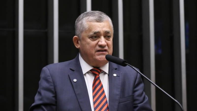 O projeto foi apresentado pelo líder do governo na Câmara, José Guimarães.