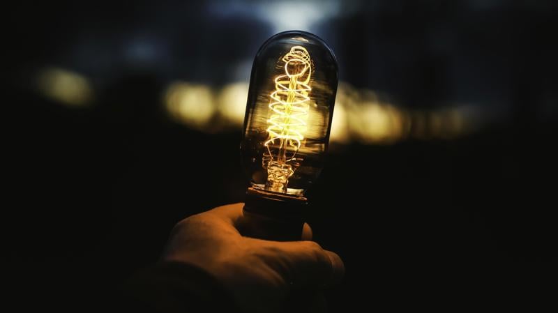 Se o consumo de energia não cresce, o país também não cresce de verdade, enquanto o mundo acelera na revolução digital.