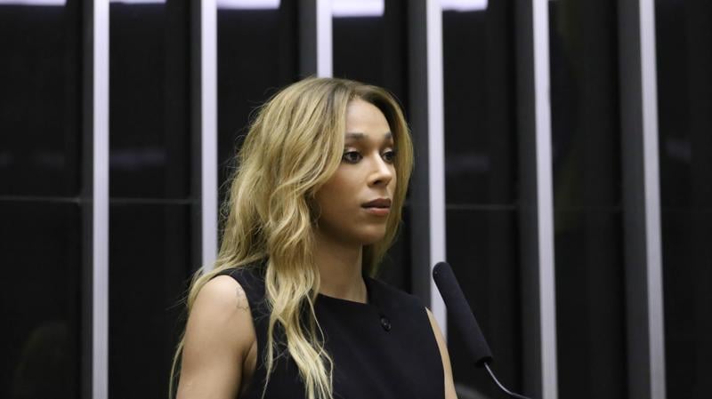 Texto visa inserir pessoas trans no mercado de trabalho. 