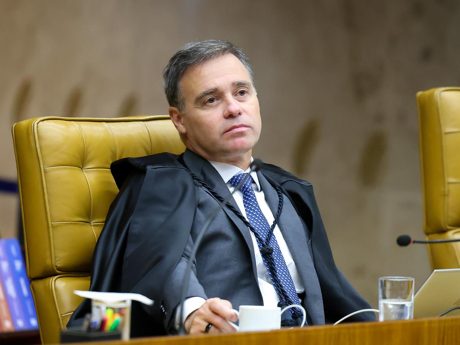 Mendonça passa a relatar o inquérito após saída de Toffoli do caso.