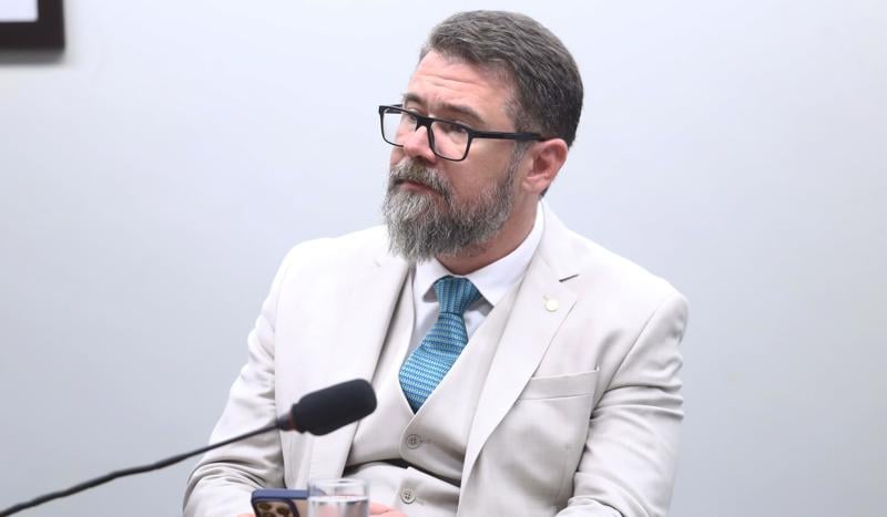 Deputado Marcos Pollon defende projeto que reduz tributos na compra do primeiro armamento.