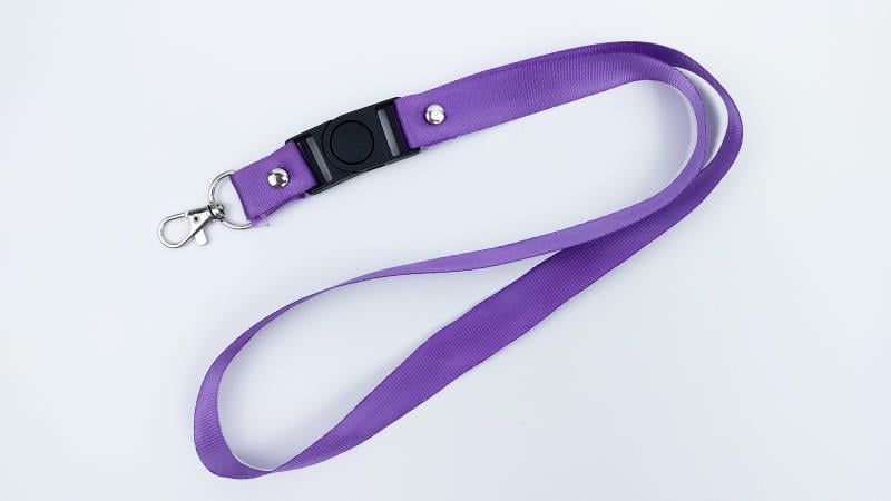 Luara Carneiro propõe tornar o cordão roxo símbolo de identificação para pessoas com Alzheimer.