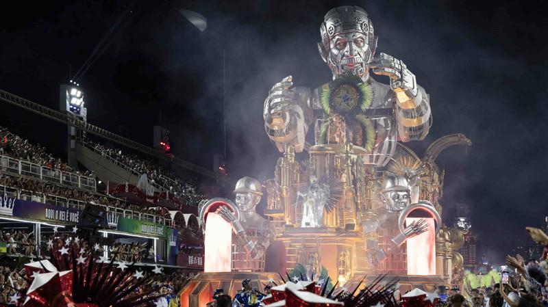 O desfile em homenagem a Lula foi contestado por parlamentares oposicionistas, que anunciaram ações no Tribunal Superior Eleitoral.