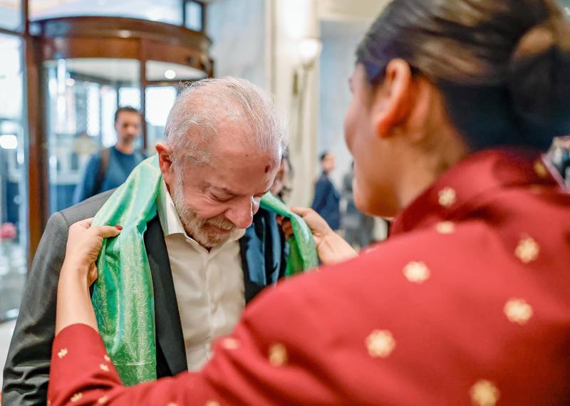 Viagem inclui encontros bilaterais e participação em cúpula sobre inteligência artificial.