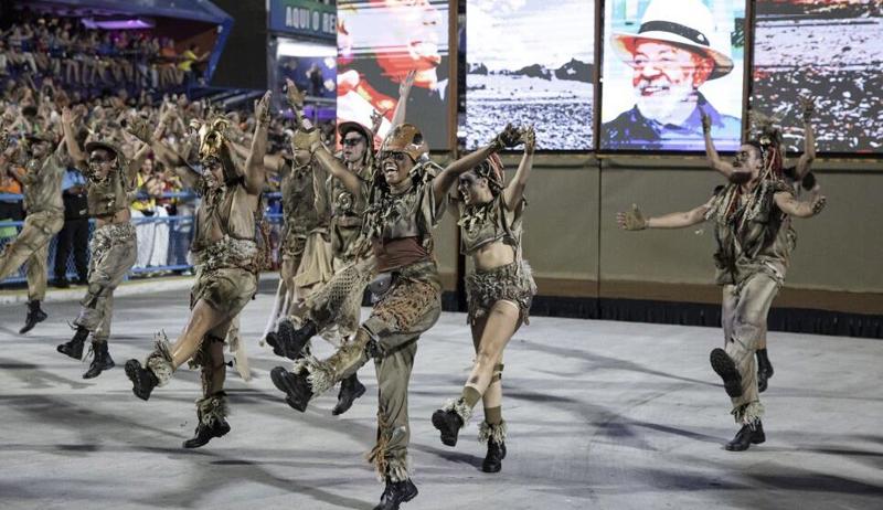 Agremiação foi multada por falha técnica na dispersão, o que atrapalhou a escola seguinte.