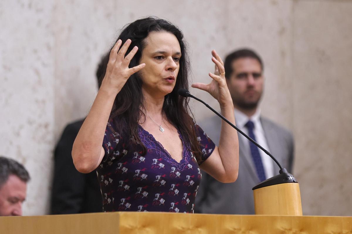 Janaína diz a Jair Renan que há cinco nomes "melhores" que Flávio