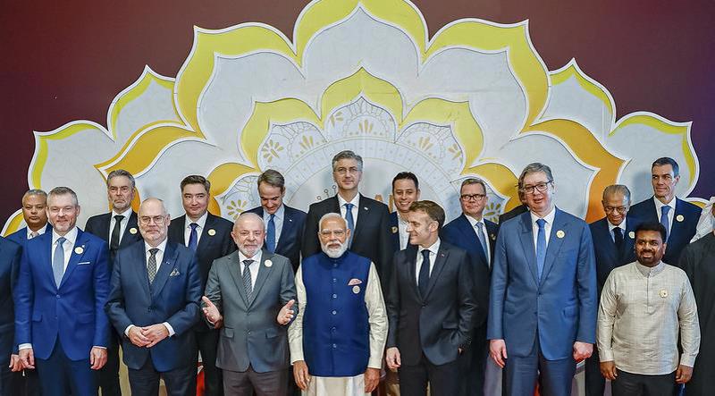 Lula participa de cúpula sobre impacto da inteligência artificial em Nova Délhi, na Índia.
