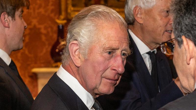 Charles III expulsou Andrew da Família Real diante de polêmicas do caso Epstein.