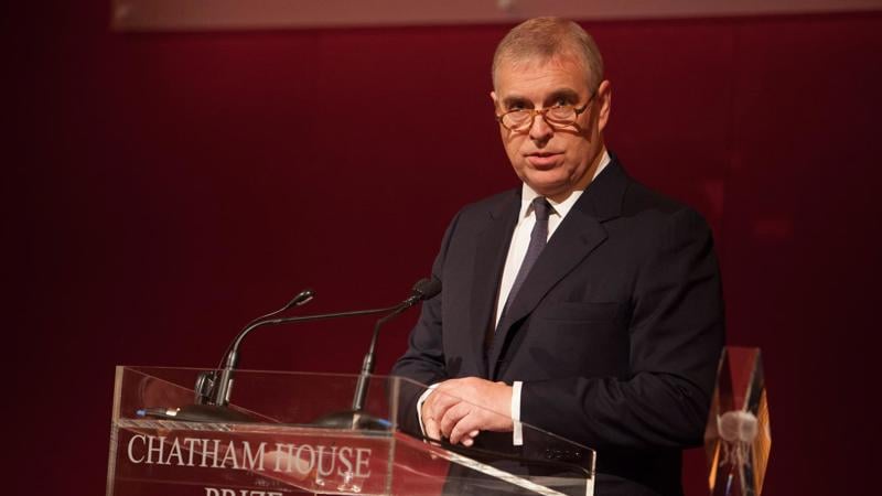 Relação entre Andrew Windsor e Jeffrey Epstein atrai polêmica para a Família Real desde 2010.