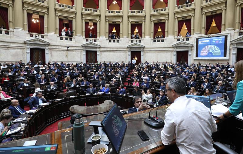 Sessão plenária de 19 de fevereiro de 2026, na qual a Câmara da Argentina aprovou a reforma trabalhista proposta pelo governo Milei.