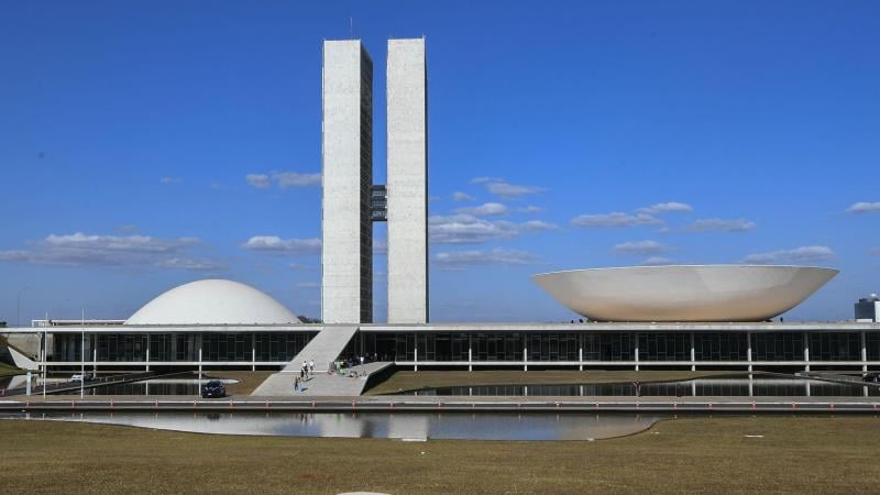 Seu voto para o Congresso decide o rumo do país.