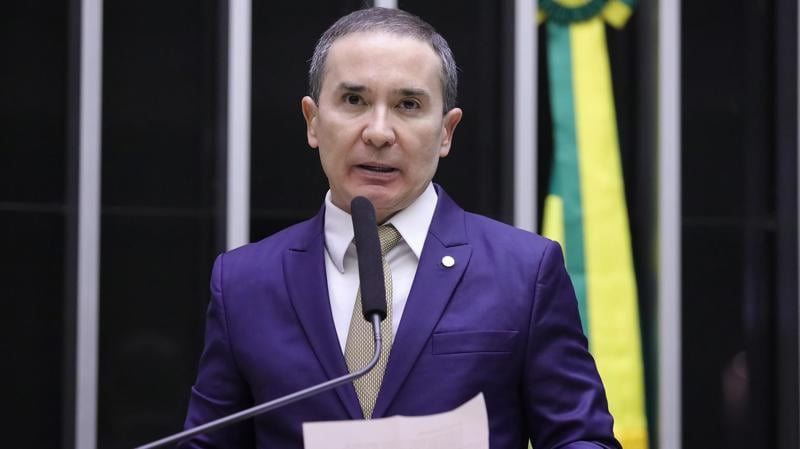 Parlamentar argumenta que privilégios podem ser entendidos como sinal de impunidade. 