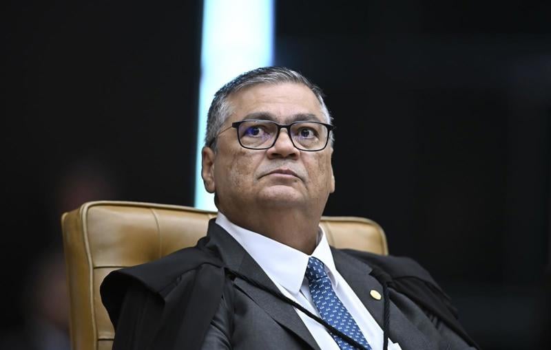 Flávio Dino proibiu novas normas que permitam pagamentos além do teto.