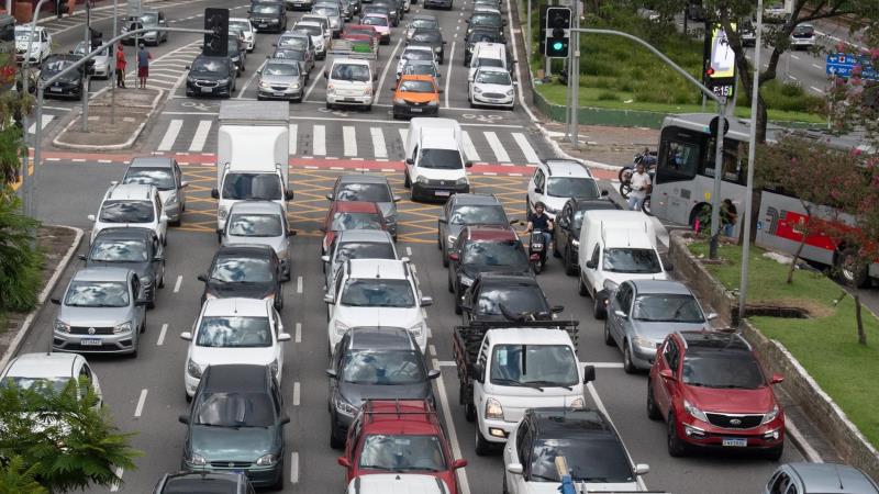 Proposta autoriza os Estados a conceder abatimentos para veículos menos poluentes.