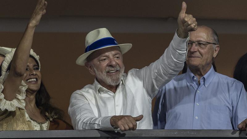 Uso de recursos públicos em desfile carnavalesco com viés eleitoral coloca à prova a coerência da Corte na repressão ao abuso de poder político.