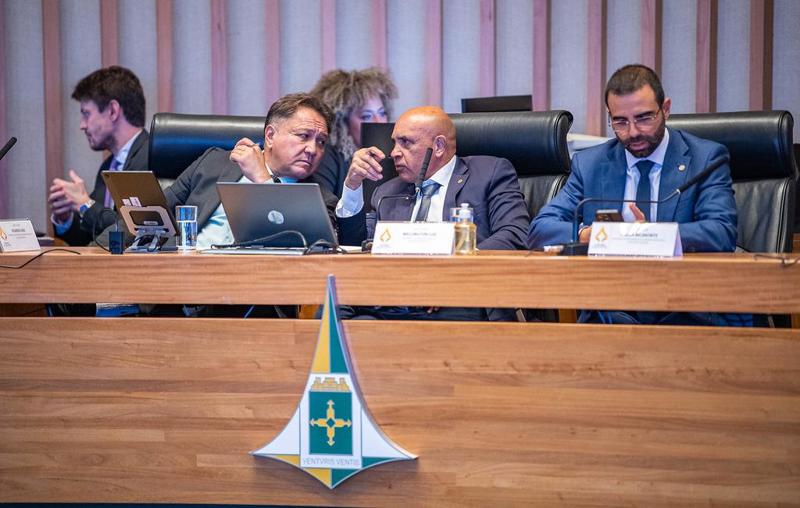 Sob comando de Wellington Luiz, CLDF debate uso de imóveis públicos.