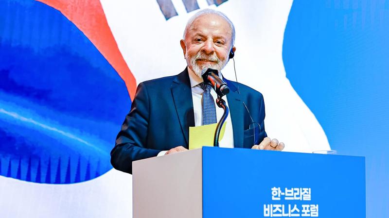 Mesmo à frente nos cenários, presidente inicia campanha com reprovação superior à aprovação e fadiga política evidente.