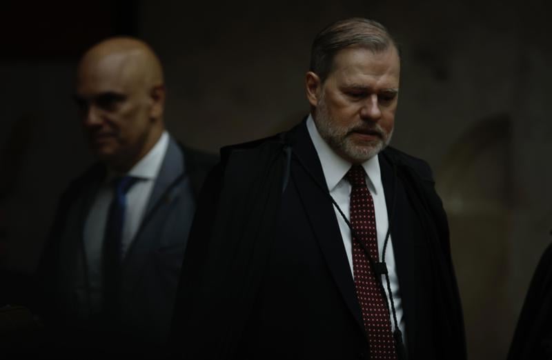 Comissão aprovou requerimentos que envolvem ministros do STF e o Banco Master.