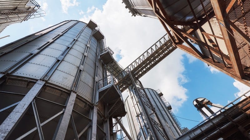 Regime aprovado pela Câmara repete modelo protecionista e pode afastar data centers hyperscale do Brasil.