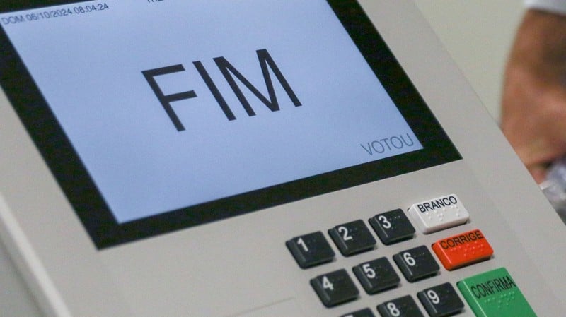 Deepfakes e clonagem de voz transformaram a desinformação em arma eleitoral, exigindo regulação firme e soberania informacional.