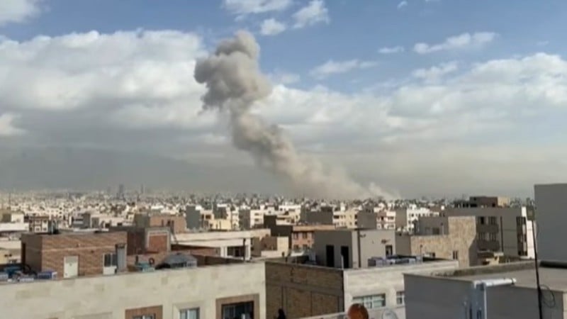 Teerã, capital, do Irã, é alvo de bombardeio conjunto dos EUA e de Israel.