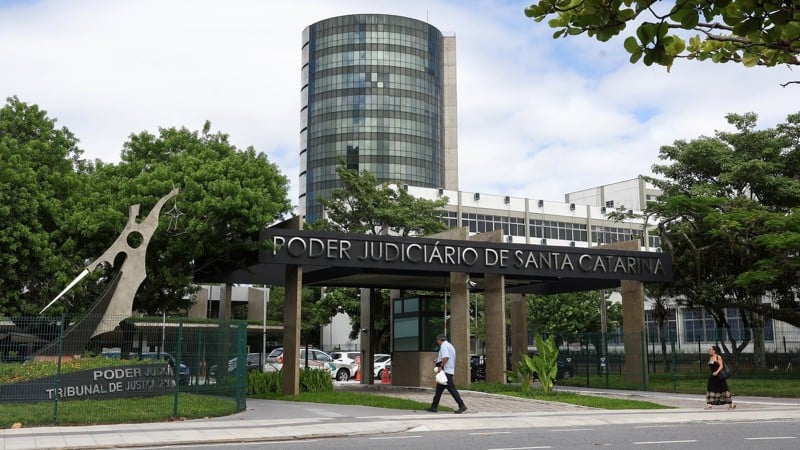 Tribunal reconheceu que ordens do prefeito extrapolaram pedido de apoio político.