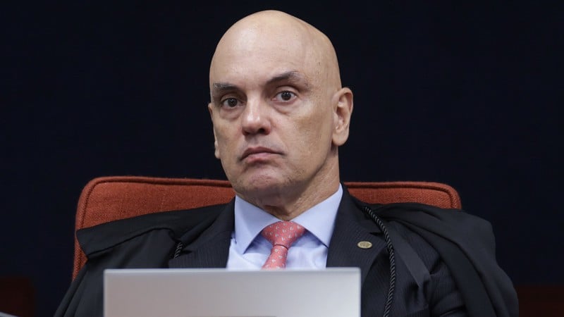 Moraes relembrou que Bolsonaro possui histórico de tentativa de fuga do regime domiciliar.