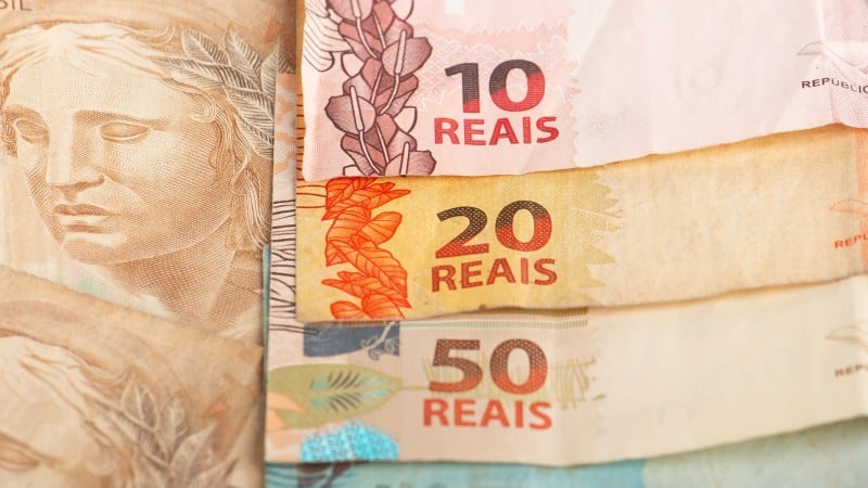 A Constituição limita remuneração, não indenizações reais; a distorção surge quando a forma encobre acréscimo patrimonial.