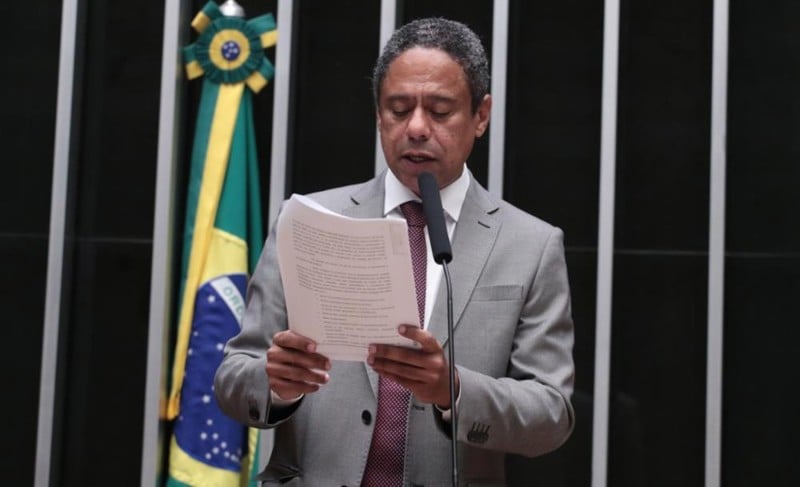 Segundo o relator, deputado Orlando Silva, o texto respeita o princípio da irretroatividade da lei penal e não alcança fatos já anistiados.