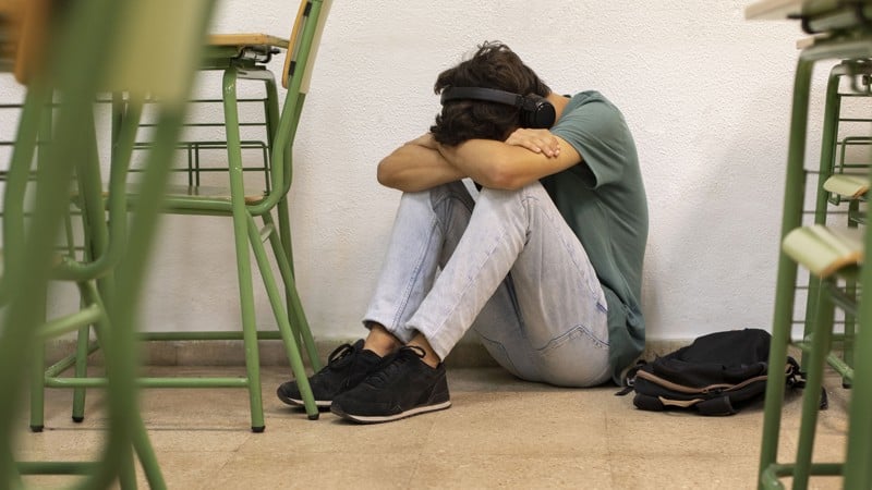 O caso no Paraná revela que o país já tem leis, mas ainda falha em transformar proteção em prática cotidiana.