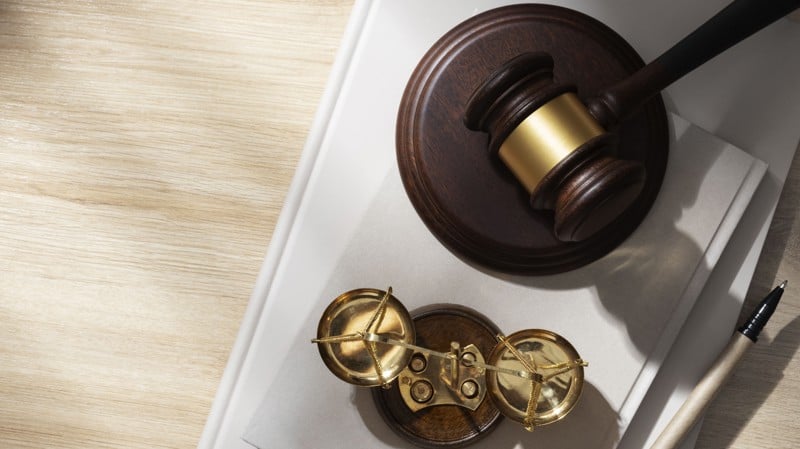 Episódios corriqueiros revelam um Judiciário sobrecarregado por ritos que pouco contribuem para a efetiva solução de conflitos.