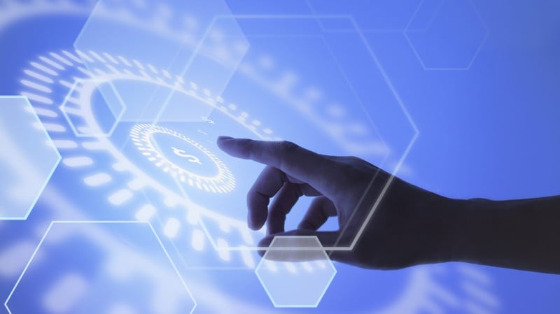 Com 30% dos trabalhadores expostos à IA, o país precisa de políticas de requalificação para evitar que ganhos tecnológicos ampliem desigualdades.