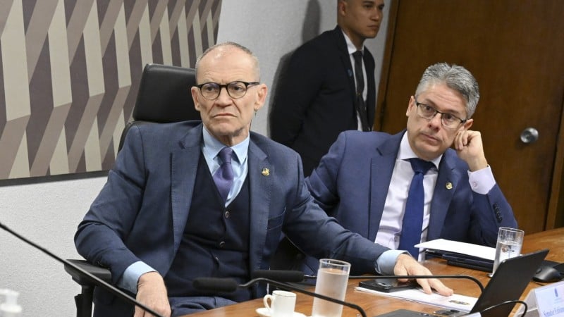 Comissão pede que relatoria sobre sigilo da empresa seja transferida a outro ministro.