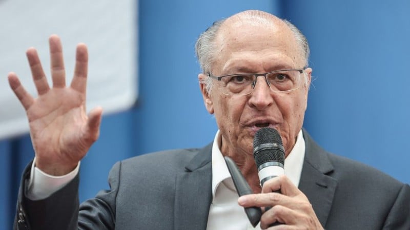 Geraldo Alckmin recebeu garantia do PT de que poderá disputar em 'qualquer palanque'.
