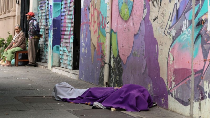 Apesar de prevista na Constituição, o déficit habitacional supera 5 milhões de moradias e expõe falhas estruturais das políticas públicas.