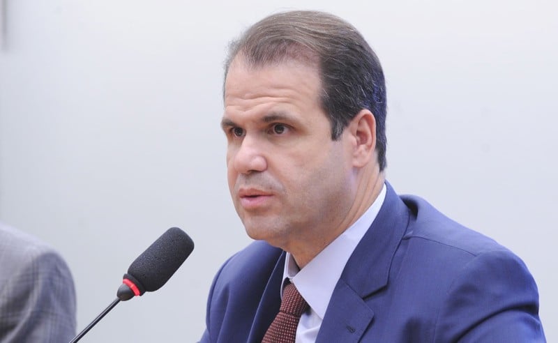 Projeto de lei sustenta a relevância histórica das Escrituras no Brasil.