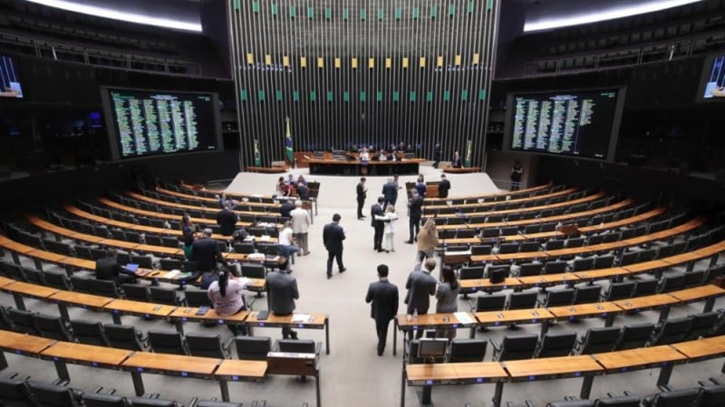 Deputados começam a analisar na terça projetos de proteção às mulheres.