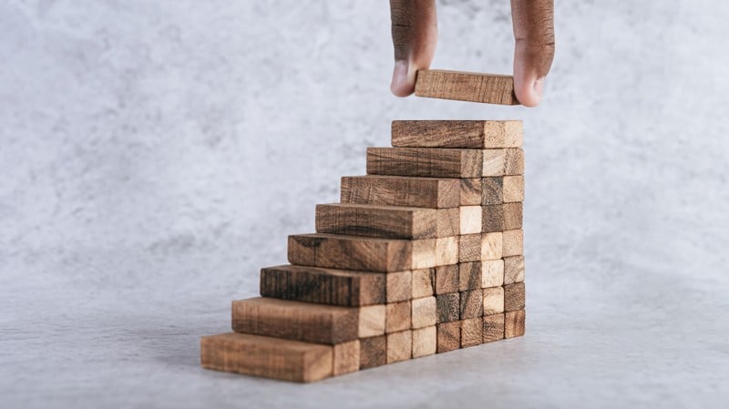 Em setores estratégicos, estatais criam mercados, reduzem riscos e sustentam investimentos que o setor privado raramente assume.