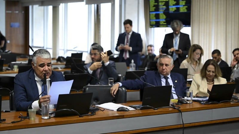 Flávio Arns defende que objetivo é dificultar a circulação de recursos sem rastreabilidade.