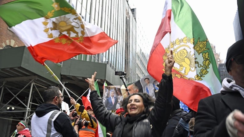 Marcha de protesto em apoio aos ataques militares conjuntos americanos e israelenses contra o Irã.