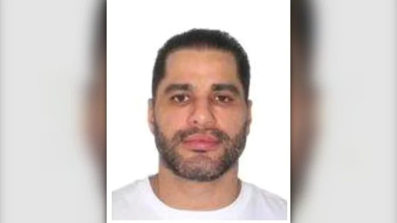 Luiz Phillipi Mourão, conhecido como Sicário, morreu no domingo (8) após ser hospitalizado enquanto estava sob custódia da PF. 