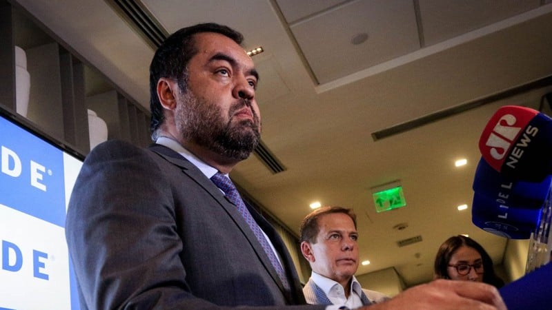 Investigações contra Castro apontam a criação de 27 mil cargos fantasmas para contratação de cabos eleitorais na campanha de 2022.