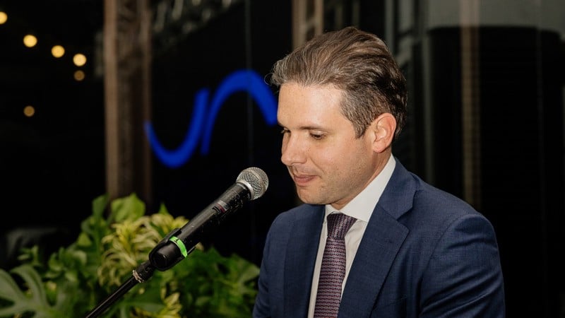 Presidente Hugo Motta discursa em lançamento de livro na sede do Congresso em Foco.