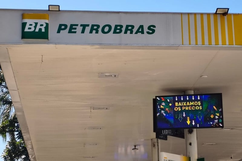 Disparada do preço do petróleo, por causa da guerra no Oriente Médio, pressiona o governo, que teme aumento da inflação.