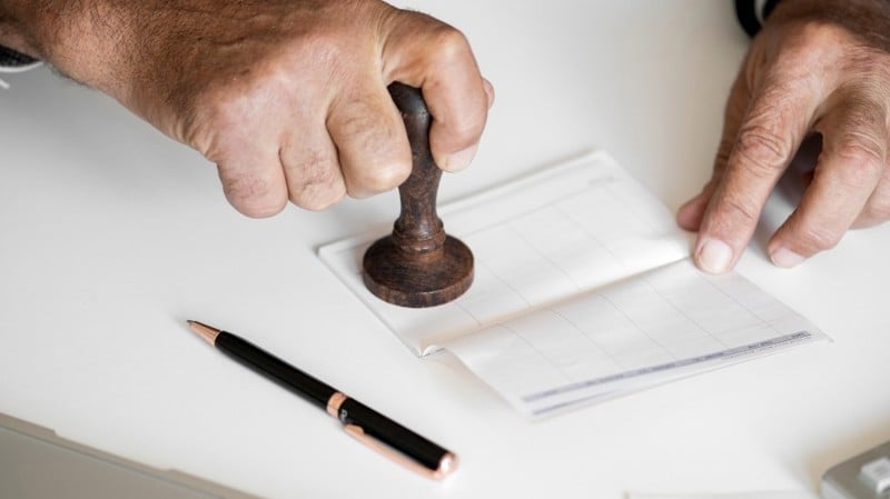 Proposta busca proteger notários e registradores contra retaliações por seus atos administrativos. 
