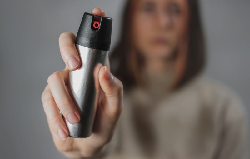 A aquisição do spray por menores de 18 anos exigirá autorização do responsável legal e documento oficial.