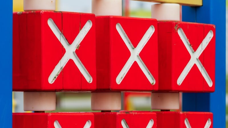 Crises institucionais e corrupção alimentam a desconfiança e fortalecem o discurso antipolítica.