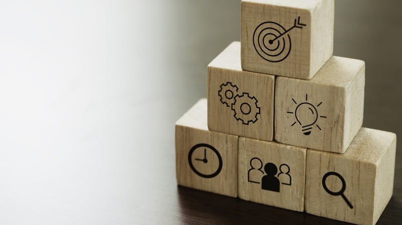 Modelo inspirado na gestão corporativa pode ampliar controle burocrático e reduzir participação social.