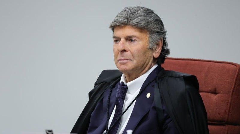 Com votos de Fux e Mendonça, julgamento se aproxima de formação de maioria.