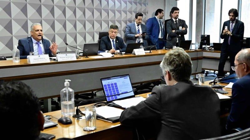 Convocação atende a requerimentos tanto do governo quanto da oposição.